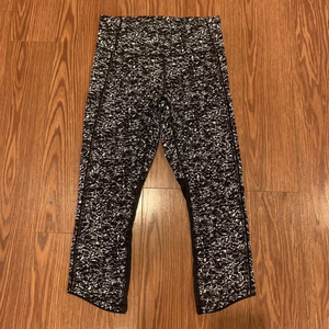 Lululemon‎ Womens 6 Deep Breath Crop 21” Ice Wave White/Black Leggings